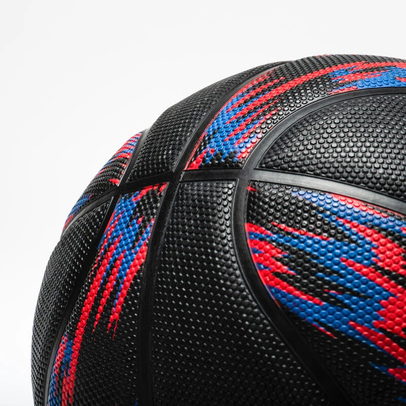 Ballon De Basketball Taille 7 - R500 Noir Rouge Bleu 4 Ballon De Basketball Taille 7 - R500 Noir Rouge Bleu – Image 4