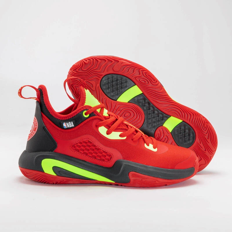 CHAUSSURES DE BASKETBALL GARCON/FILLE SE900 MINI ME NBA ROUGE HAWKS 7 CHAUSSURES DE BASKETBALL GARCON/FILLE SE900 MINI ME NBA ROUGE HAWKS – Image 7