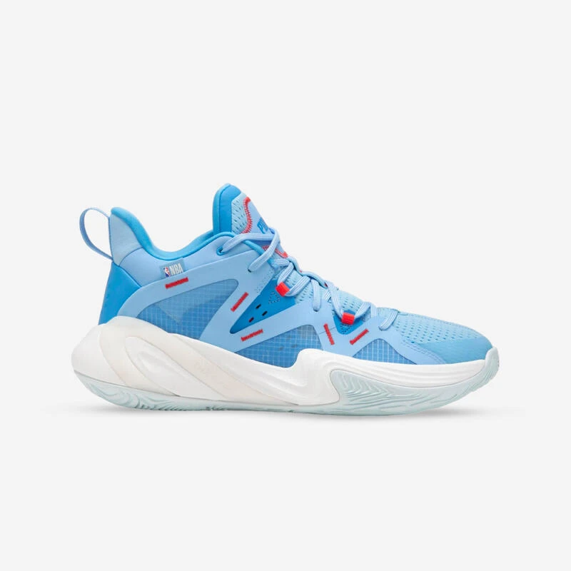 CHAUSSURES DE BASKETBALL PHILADELPHIA SIXERS HOMME/FEMME - 900 NBA MID-3 BLEU 1 CHAUSSURES DE BASKETBALL PHILADELPHIA SIXERS HOMME/FEMME - 900 NBA MID-3 BLEU