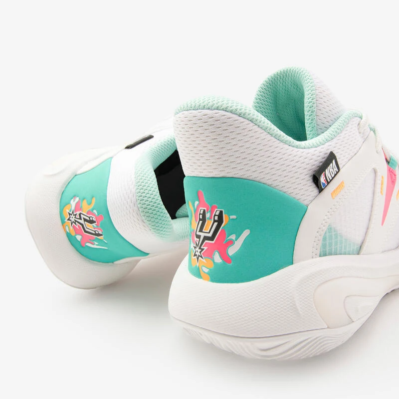 CHAUSSURES DE BASKETBALL SPURS ENFANT- 900 NBA MID-3 JR NOIR 6 CHAUSSURES DE BASKETBALL SPURS ENFANT- 900 NBA MID-3 JR NOIR – Image 6